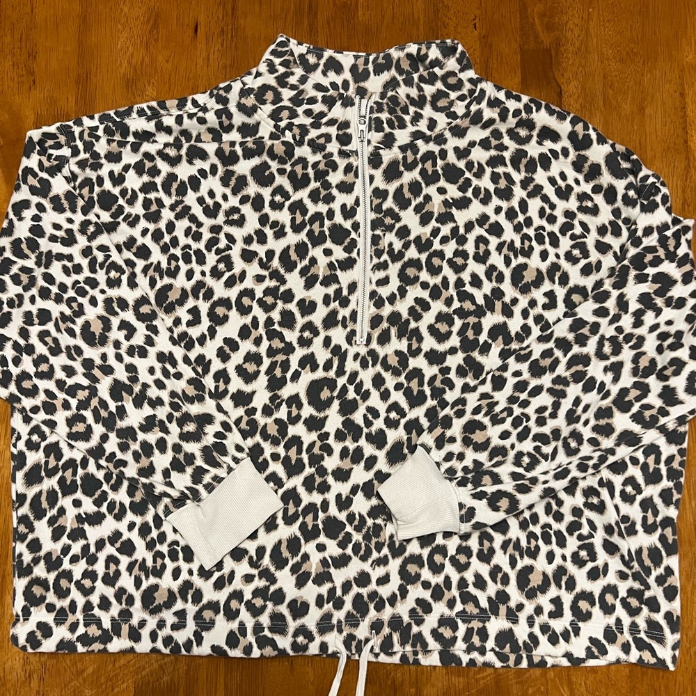 EUC Old Navy 1/5 zip cheetah sweatshirt size Large. Super cute and comfy! - Picture 3 of 7